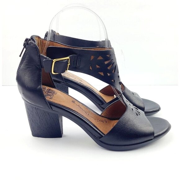 Sofft Stencil Cut T-Strap Heeled Sandals‎ - Size 7.5 - Picture 3 of 7